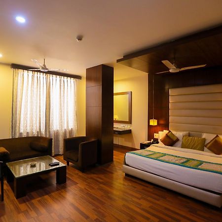 Cs Boutique Hotel Faridabad Bagian luar foto