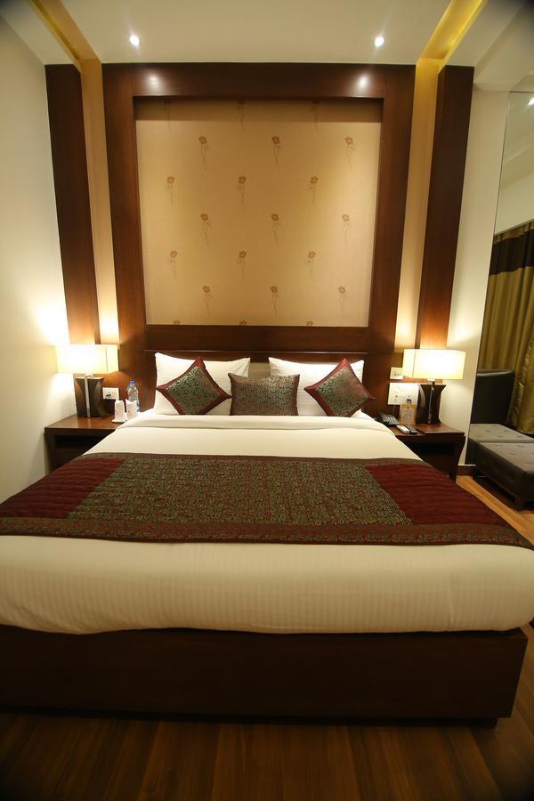 Cs Boutique Hotel Faridabad Bagian luar foto