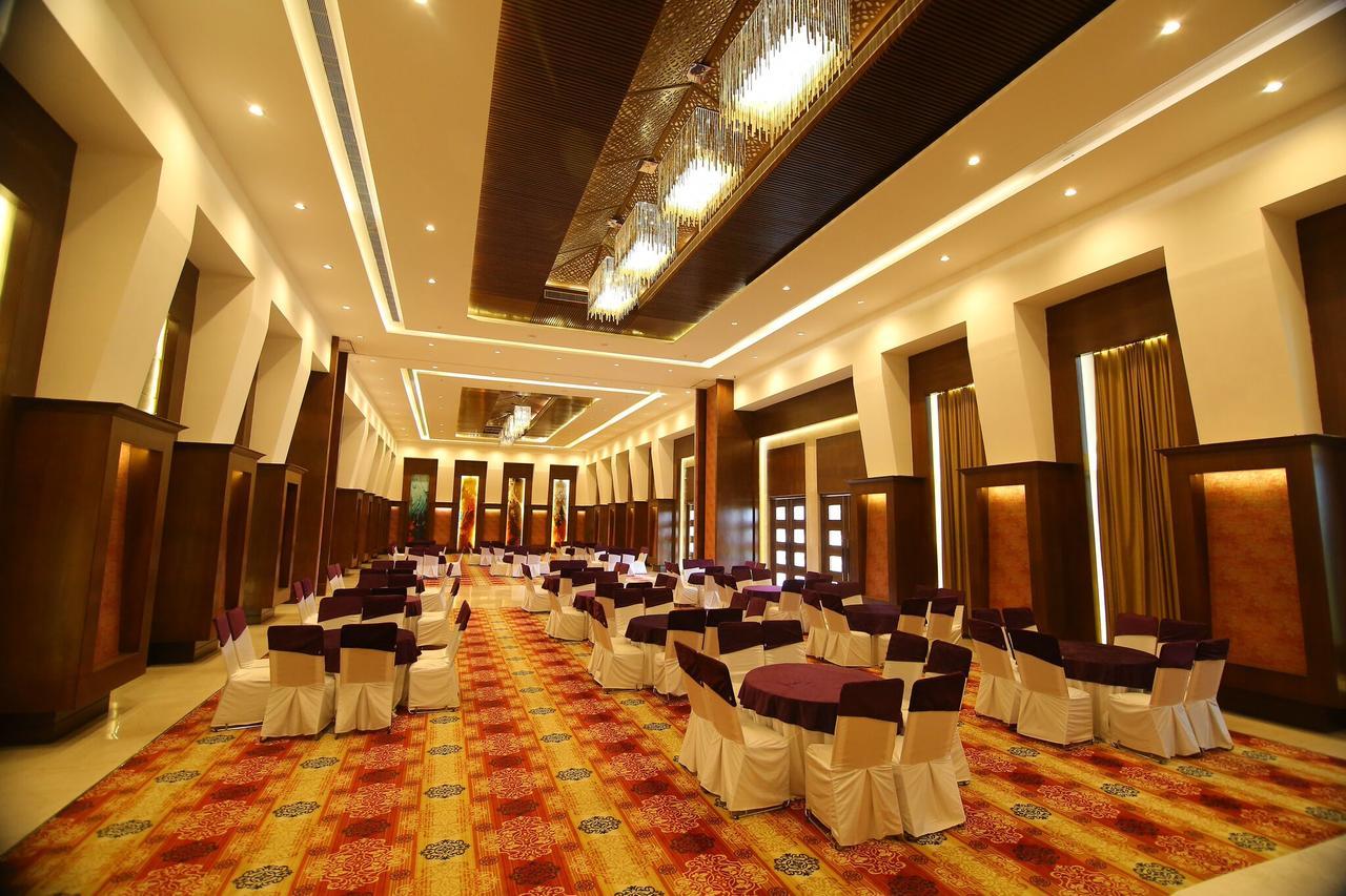 Cs Boutique Hotel Faridabad Bagian luar foto