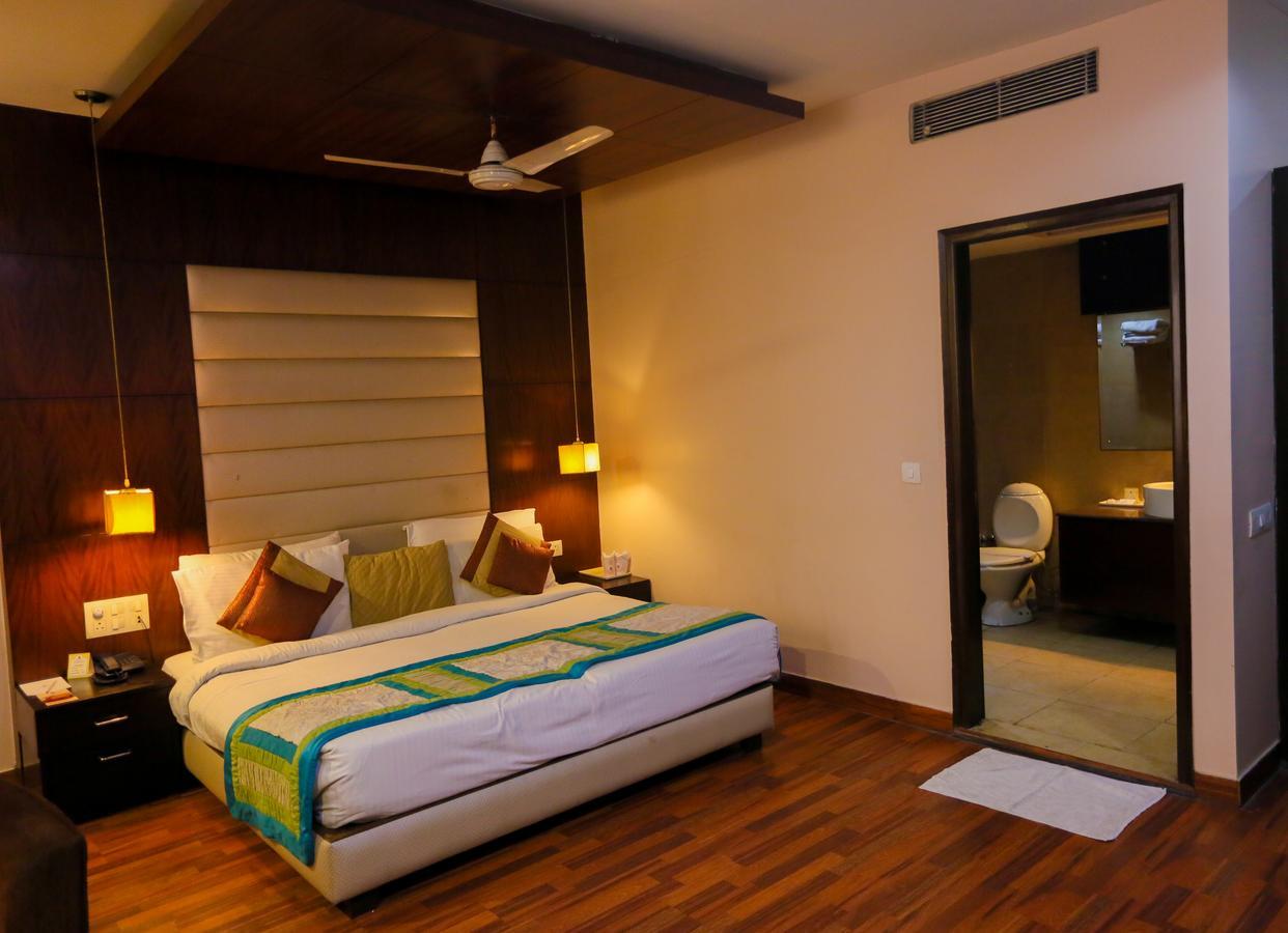 Cs Boutique Hotel Faridabad Bagian luar foto