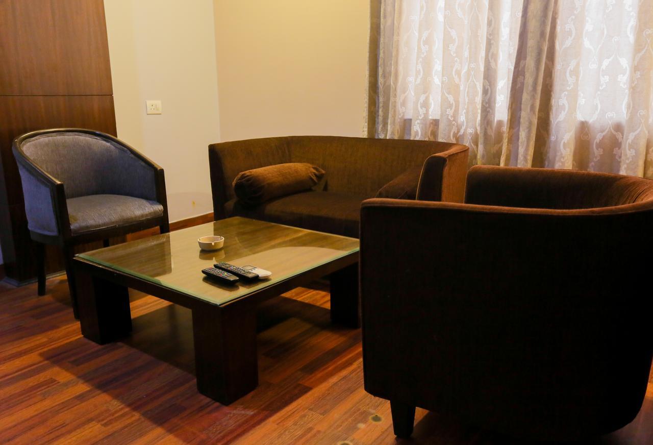Cs Boutique Hotel Faridabad Bagian luar foto