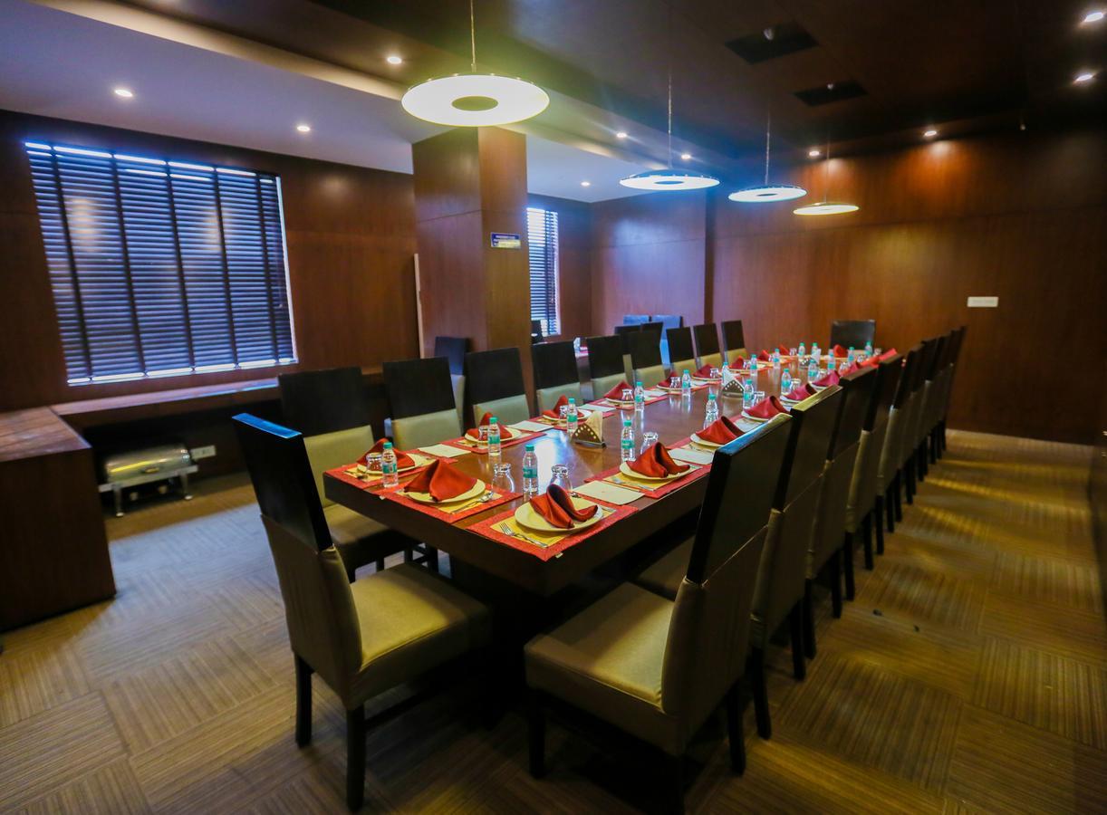 Cs Boutique Hotel Faridabad Bagian luar foto
