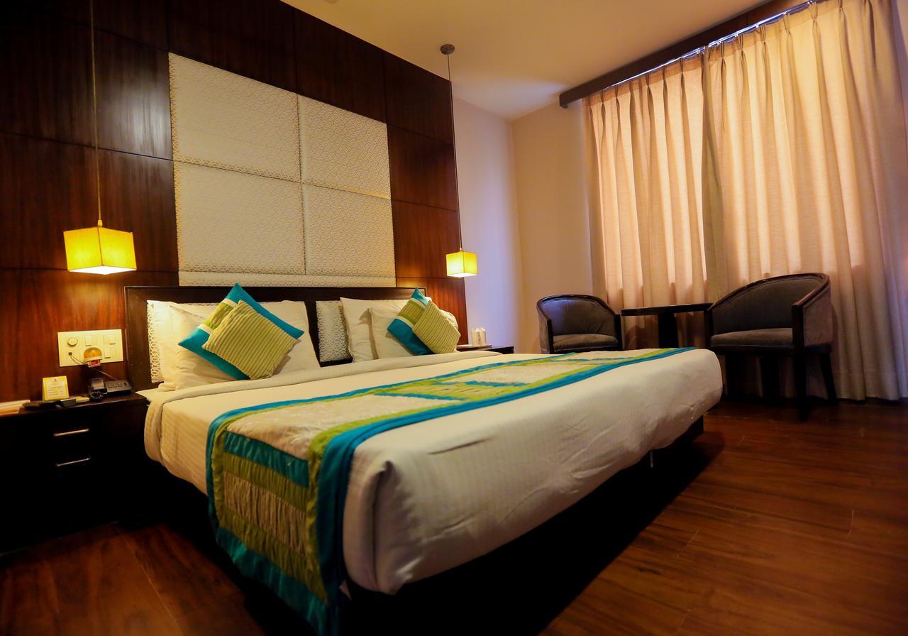 Cs Boutique Hotel Faridabad Bagian luar foto
