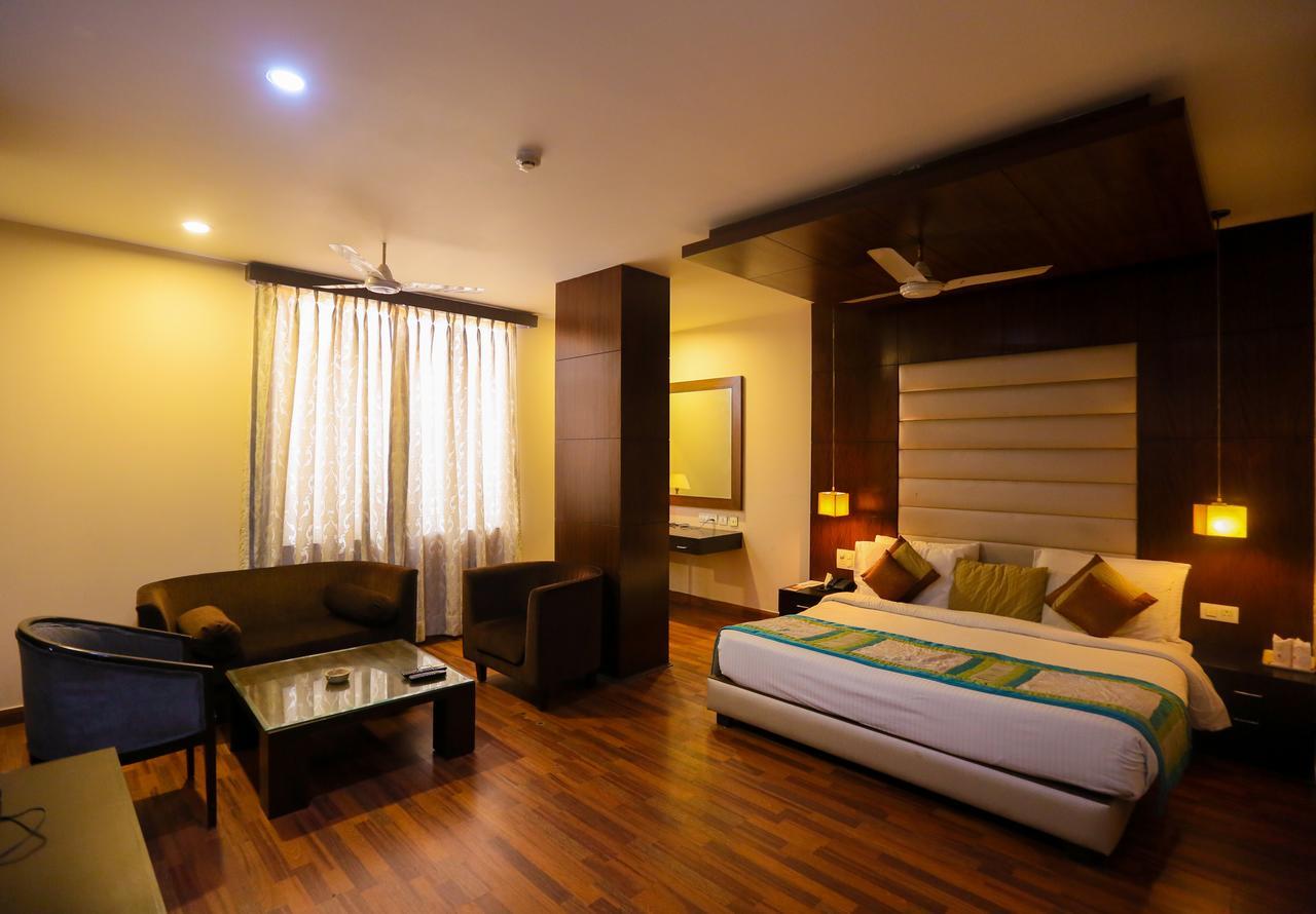 Cs Boutique Hotel Faridabad Bagian luar foto