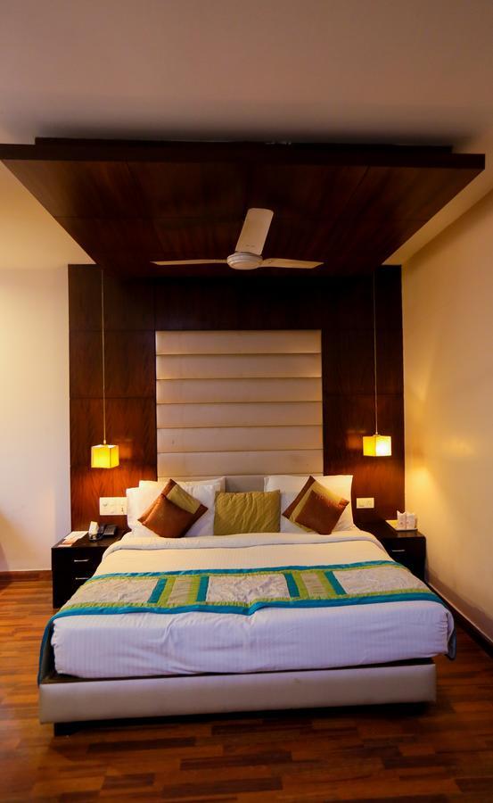 Cs Boutique Hotel Faridabad Bagian luar foto